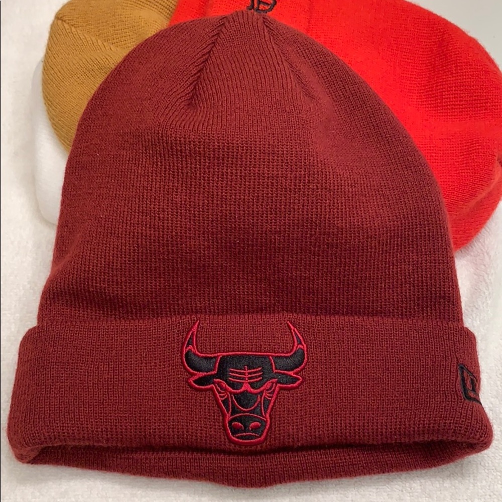 Maroon bulls hat *BRAND NEWWWWWW*
